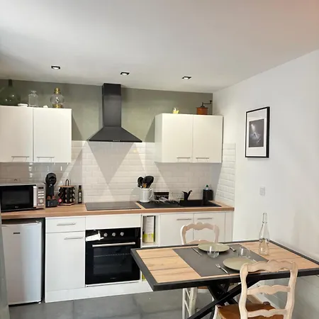 La Maison Au Fond Du Jardin